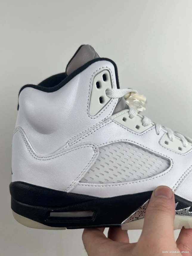 Reps LUCY 5 AIR DD0587-110 'WHITE JORDAN RETRO BLACK' 0807